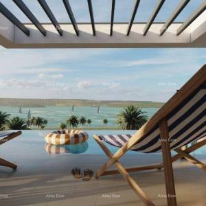 Dupleks luksuzna vila u mediteranskom stilu s bazenom i liftom. Pogled na more! Medulin!