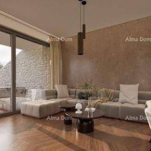 Duplex kuća s bazenom! S 2. Ližnjan.