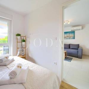 Dva moderna apartmana na izvrsnoj lokaciji blizu mora