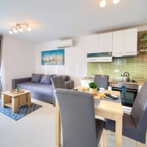 Dva moderna apartmana na izvrsnoj lokaciji blizu mora