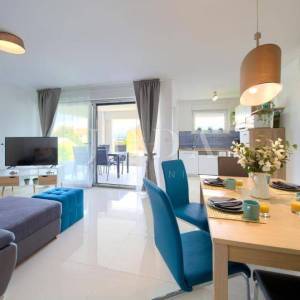 Dva moderna apartmana na izvrsnoj lokaciji blizu mora