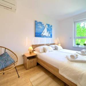 Dva moderna apartmana na izvrsnoj lokaciji blizu mora