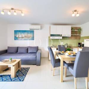 Dva moderna apartmana na izvrsnoj lokaciji blizu mora