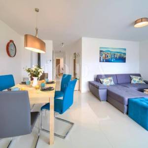 Dva moderna apartmana na izvrsnoj lokaciji blizu mora