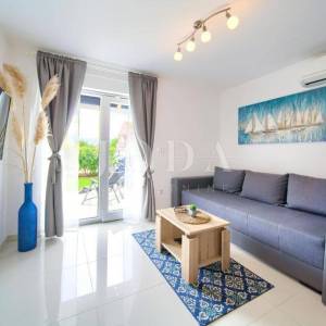 Dva moderna apartmana na izvrsnoj lokaciji blizu mora