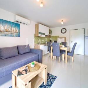 Dva moderna apartmana na izvrsnoj lokaciji blizu mora