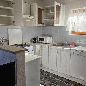 Dva stana sa parkingom u prizemlju obiteljske kuće,Labin okolica