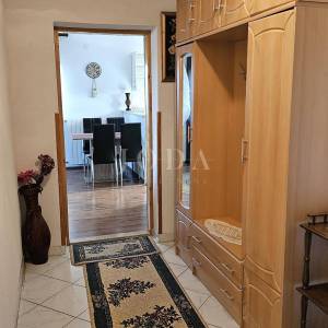 Dva stana sa parkingom u prizemlju obiteljske kuće,Labin okolica