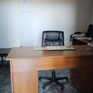 Dva stana sa parkingom u prizemlju obiteljske kuće,Labin okolica