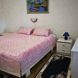 Dva stana sa parkingom u prizemlju obiteljske kuće,Labin okolica