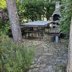 Dva stana sa parkingom u prizemlju obiteljske kuće,Labin okolica