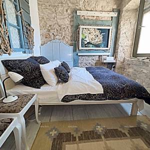 Dvojna , kamena, renovirana kuća sa bazenom , stara 300 godina.