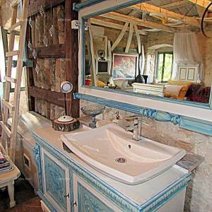 Dvojna , kamena, renovirana kuća sa bazenom , stara 300 godina.