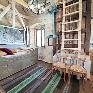 Dvojna , kamena, renovirana kuća sa bazenom , stara 300 godina.