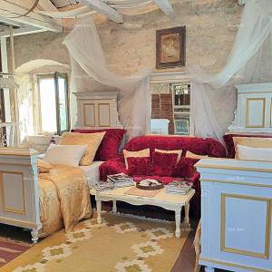 Dvojna , kamena, renovirana kuća sa bazenom , stara 300 godina.