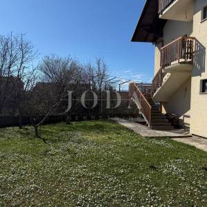 Dvojna kuća s poslovnim prostorom i garažom