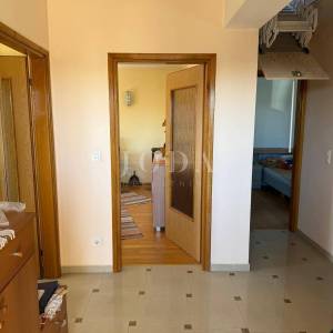 Dvojna kuća s poslovnim prostorom i garažom