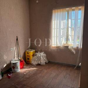 Dvojna kuća s poslovnim prostorom i garažom