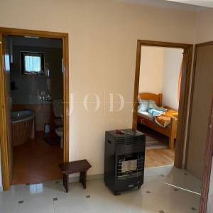 Dvojna kuća s poslovnim prostorom i garažom