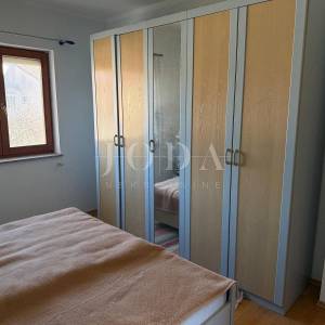 Dvojna kuća s poslovnim prostorom i garažom