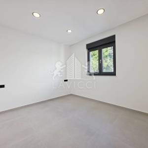 Dvosobni apartman s vrtom, novogradnja - Vir, Jadro