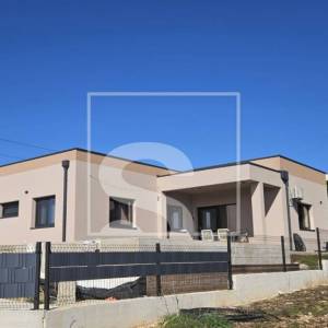 Ekskluzivna prizemnica s bazenom na vrhunskoj lokaciji