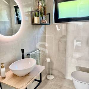 Ekskluzivna prizemnica s bazenom na vrhunskoj lokaciji