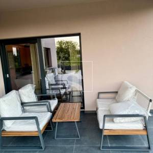 Ekskluzivna prizemnica s bazenom na vrhunskoj lokaciji