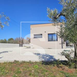 Ekskluzivna prizemnica s bazenom na vrhunskoj lokaciji