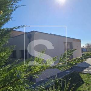 Ekskluzivna prizemnica s bazenom na vrhunskoj lokaciji