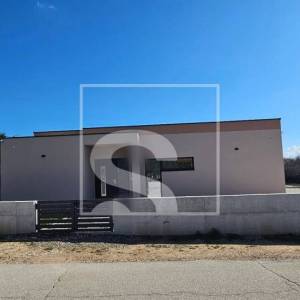 Ekskluzivna prizemnica s bazenom na vrhunskoj lokaciji