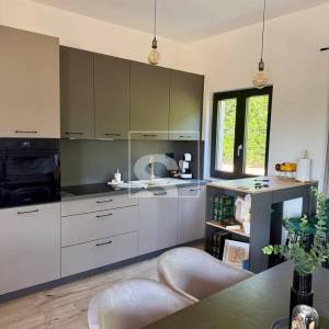 Ekskluzivna prizemnica s bazenom na vrhunskoj lokaciji