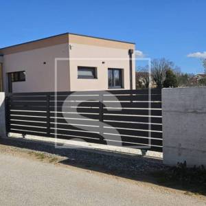 Ekskluzivna prizemnica s bazenom na vrhunskoj lokaciji