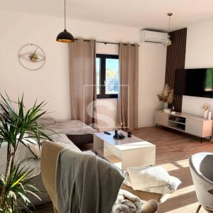 Ekskluzivna prizemnica s bazenom na vrhunskoj lokaciji