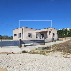 Ekskluzivna prizemnica s bazenom na vrhunskoj lokaciji