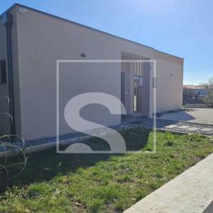 Ekskluzivna prizemnica s bazenom na vrhunskoj lokaciji