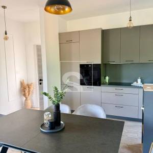 Ekskluzivna prizemnica s bazenom na vrhunskoj lokaciji