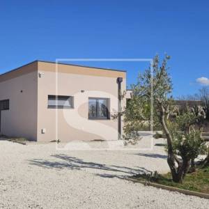 Ekskluzivna prizemnica s bazenom na vrhunskoj lokaciji