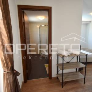 Elegantna kamena kuća s bazenom u Škripu na Braču