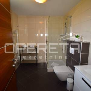 Elegantna kamena kuća s bazenom u Škripu na Braču