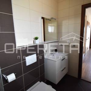 Elegantna kamena kuća s bazenom u Škripu na Braču