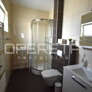 Elegantna kamena kuća s bazenom u Škripu na Braču