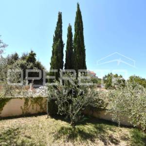 Elegantna kamena kuća s bazenom u Škripu na Braču