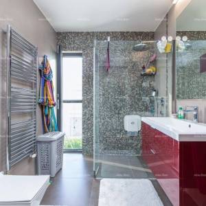 FAŽANA - Samostojeća vila premium klase, sa bazenom, liftom / 100 m od Aleje maslina.