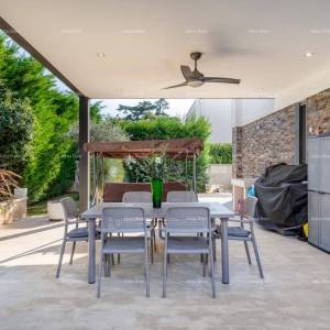 FAŽANA - Samostojeća vila premium klase, sa bazenom, liftom / 100 m od Aleje maslina.