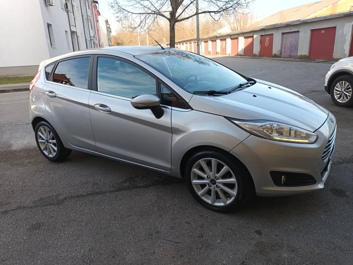 Ford Fiesta 1.5 DCi  Titanium Digitalna klima,Servisna knjiga