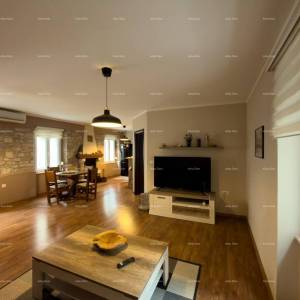 FORUM PJEŠAČKA ZONA. Prodaja lijepo uređenog stana na atraktivnoj lokaciji, Pula, centar!