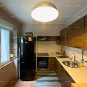 FORUM PJEŠAČKA ZONA. Prodaja lijepo uređenog stana na atraktivnoj lokaciji, Pula, centar!