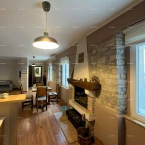 FORUM PJEŠAČKA ZONA. Prodaja lijepo uređenog stana na atraktivnoj lokaciji, Pula, centar!