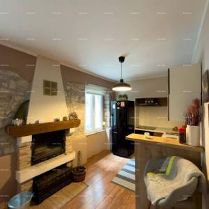 FORUM PJEŠAČKA ZONA. Prodaja lijepo uređenog stana na atraktivnoj lokaciji, Pula, centar!